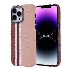 iPhone 14 Pro Max Kılıf Kablosuz Şarj Özellikli Karbon Fiber Görünümlü Nekst Kapak Gold