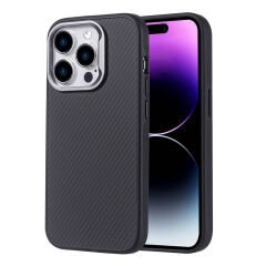 iPhone 15 Pro Max Kılıf Magsafe Şarj Özellikli Karbon Fiber Görünümlü Troy Kapak