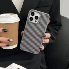 iPhone 15 Pro Kılıf Magsafe Şarj Özellikli Karbon Fiber Görünümlü Troy Kapak
