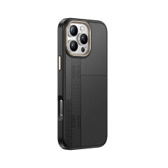 iPhone 16 Pro Max Kılıf Kablosuz Şarj Özellikli Karbon Fiber Görünümlü Antina Kapak