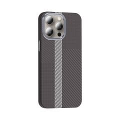 iPhone 15 Pro Kılıf Kablosuz Şarj Özellikli Karbon Fiber Görünümlü Gros Kapak
