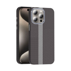 iPhone 15 Pro Kılıf Kablosuz Şarj Özellikli Karbon Fiber Görünümlü Gros Kapak Gri-Siyah