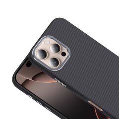 iPhone 16 Pro Kılıf Kablosuz Şarj Özellikli Karbon Fiber Görünümlü Gros Kapak
