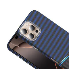 iPhone 16 Pro Max Kılıf Kablosuz Şarj Özellikli Karbon Fiber Görünümlü Gros Kapak