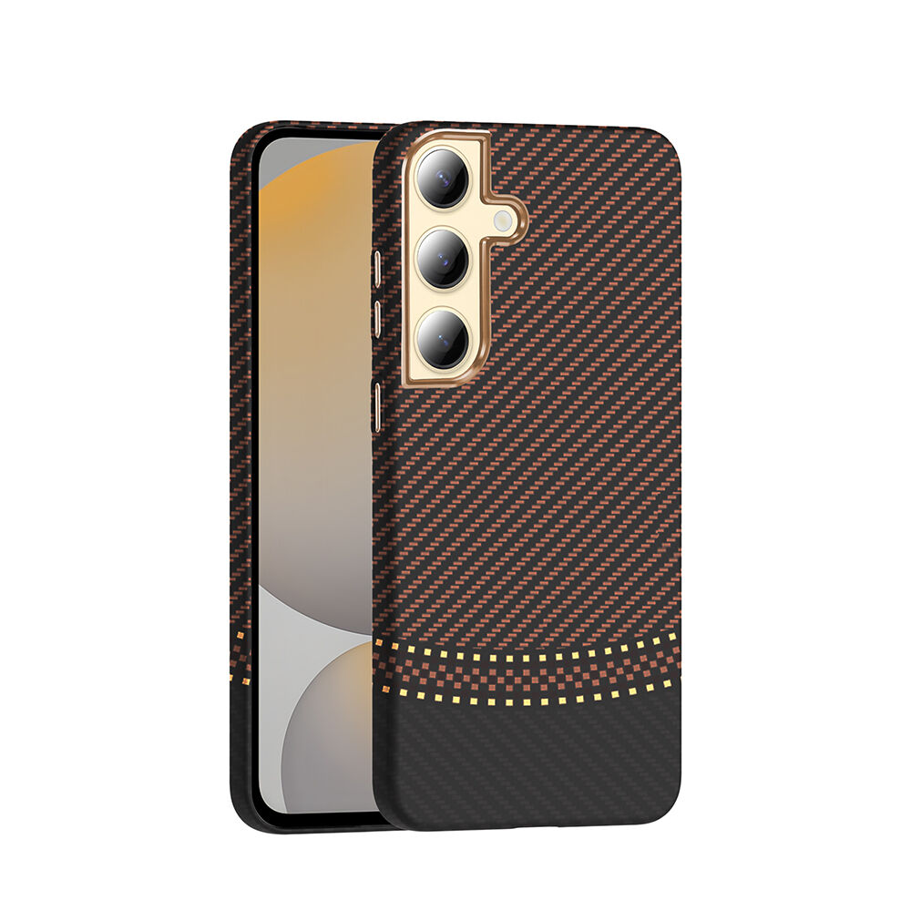 Samsung Galaxy S24 Kılıf Kablosuz Şarj Özellikli Karbon Fiber Görünümlü Gros Kapak Gold-Siyah